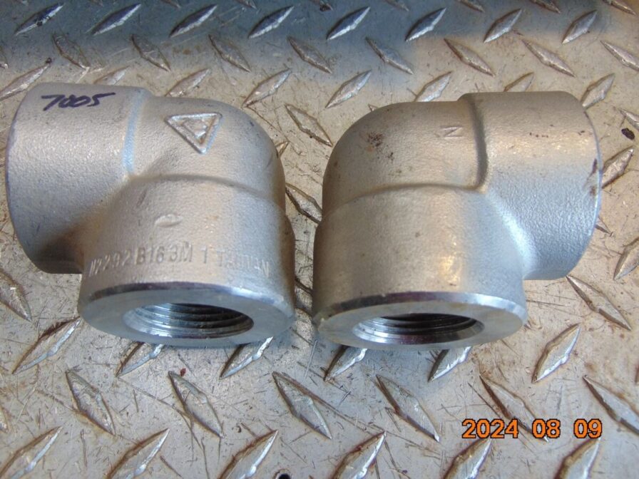 Co 90 độ NPT A182 F316 3000lbs asme b16.11